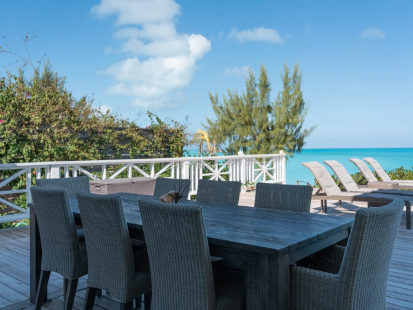 Luxurious Beachfront Villa in Little Exuma - 4-Bedroom Getaway